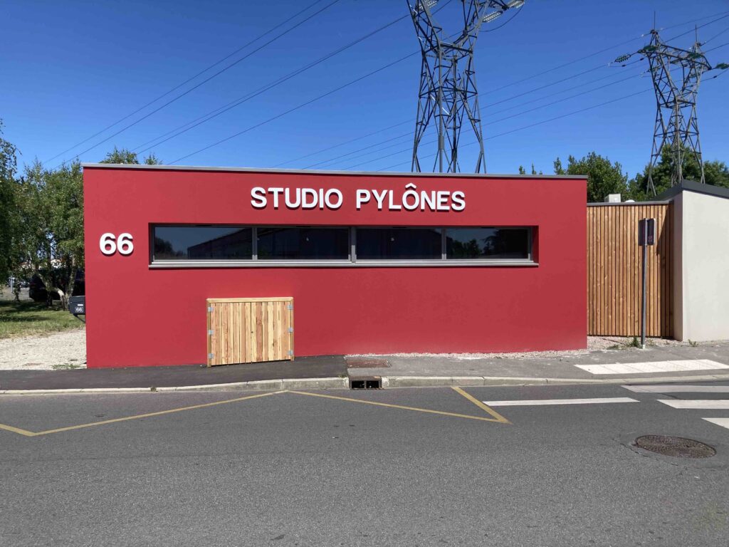 Studio Pylônes 66 rue de la Paix 44340 Bouguenais-2 Studios de 100 et 70 M2 pour activités artistiques, de loisirs, culturelles, de bien-être, à louer
